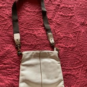 Tommy Hilfilger WHITE LEATHER body bag , great condition, clean, make offer